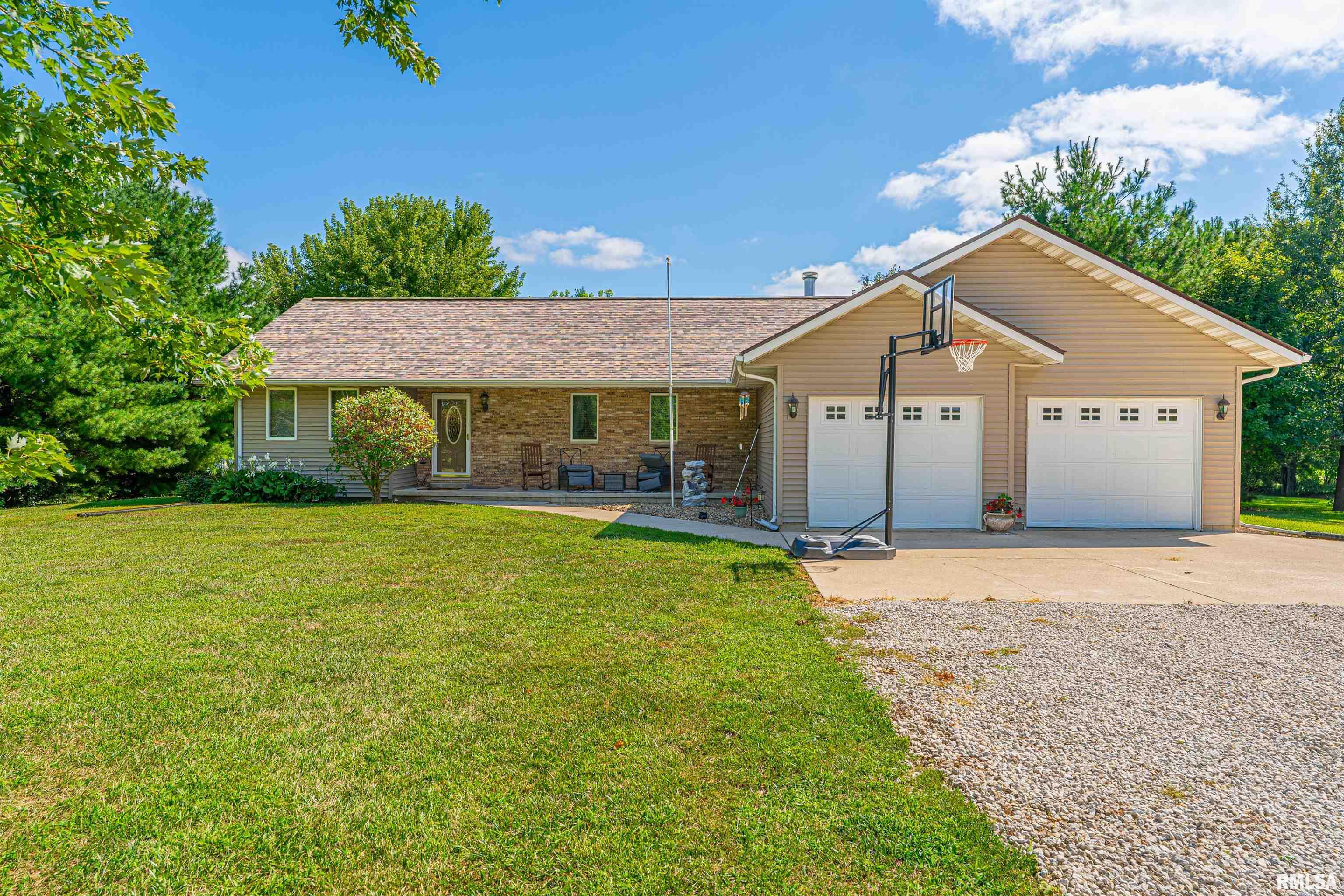 8484 Waynesville Road Wapella, IL 61777 - Photo 4 of 50 Gallery Image 4