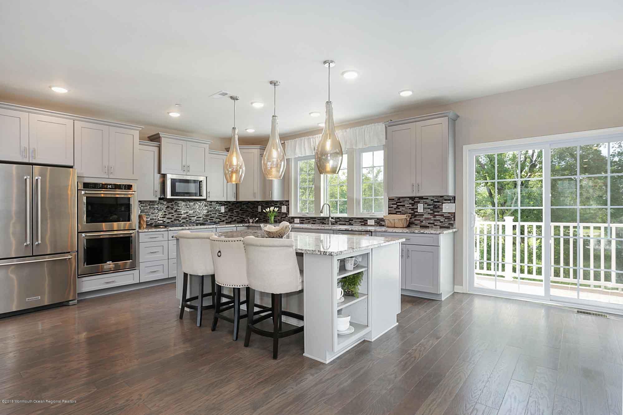 Eat In Kitchen