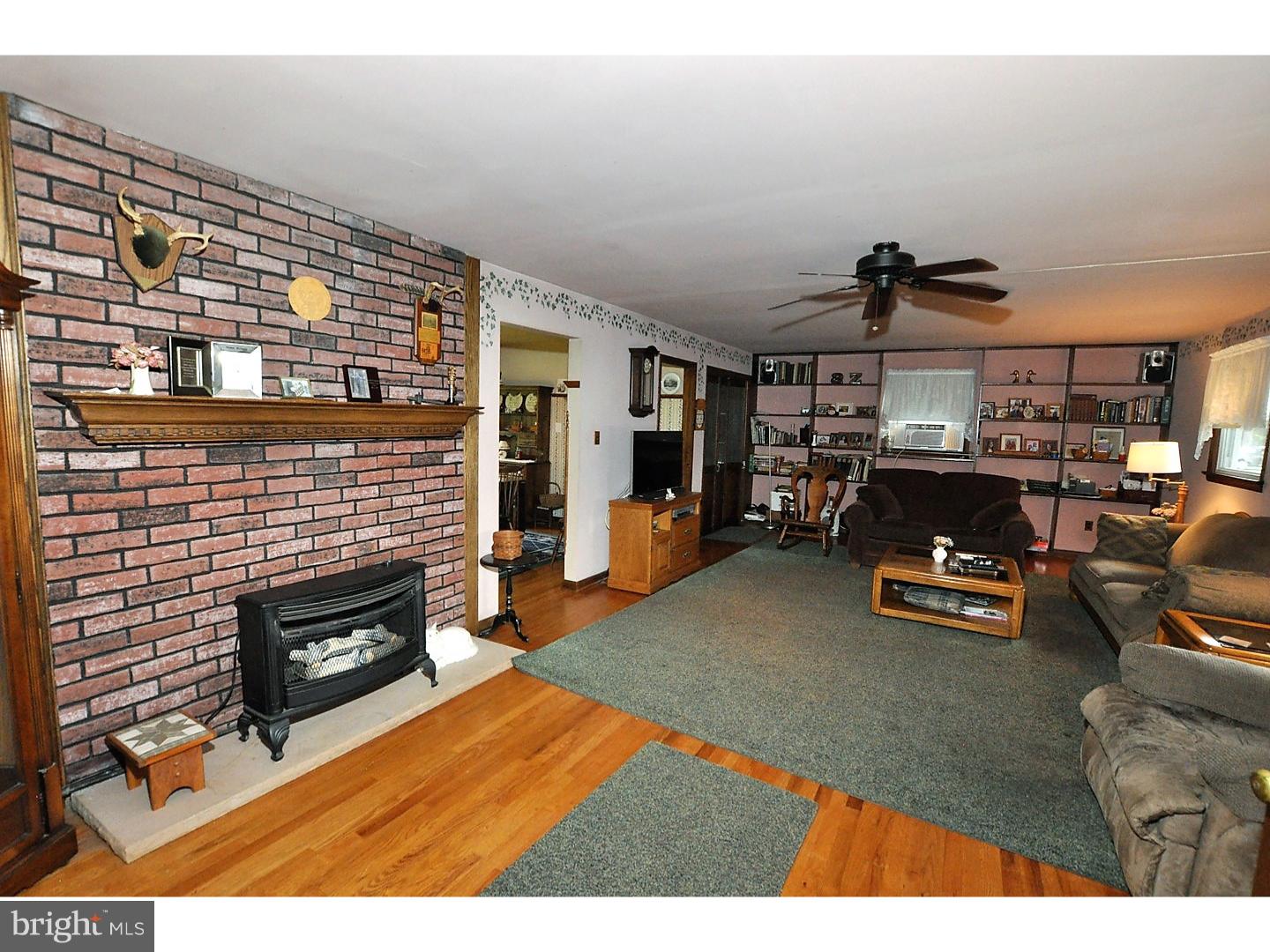 5031 Church Road Mount Laurel, NJ 08054 - Photo 6 of 25 Living Room