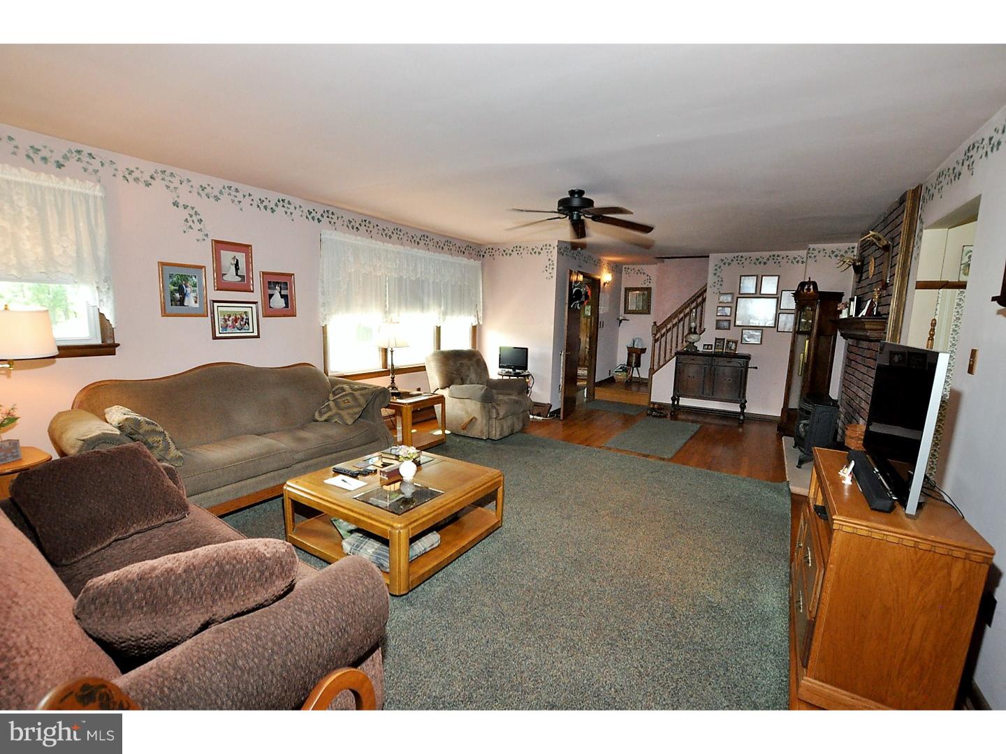 5031 Church Road Mount Laurel, NJ 08054 - Photo 7 of 25 Living Room