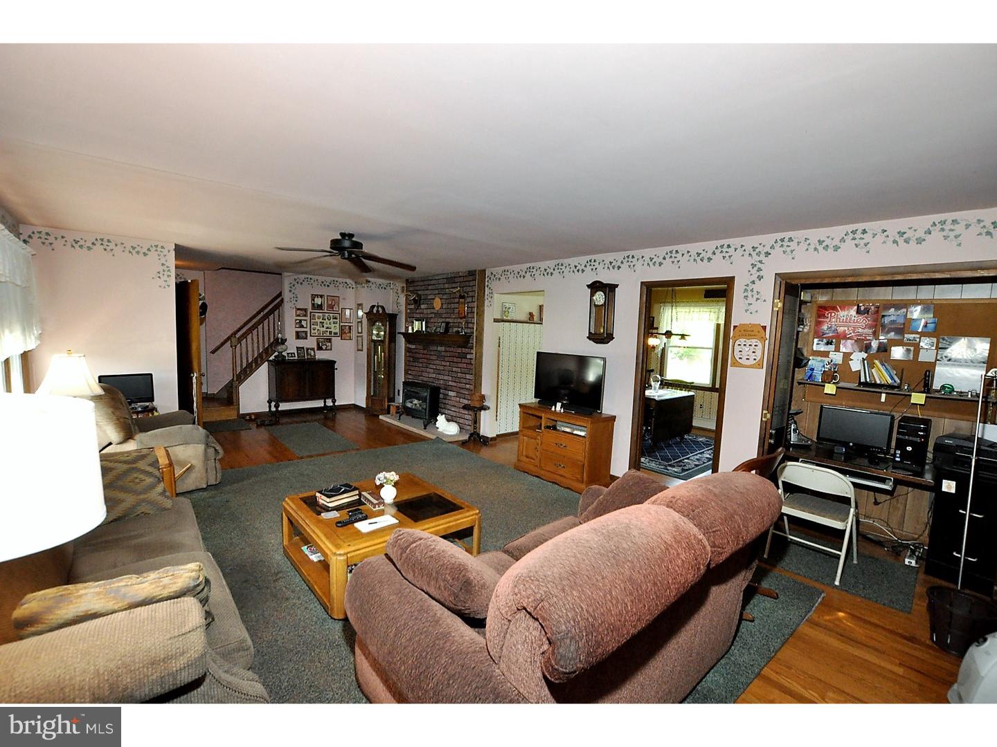 5031 Church Road Mount Laurel, NJ 08054 - Photo 8 of 25 Living Room