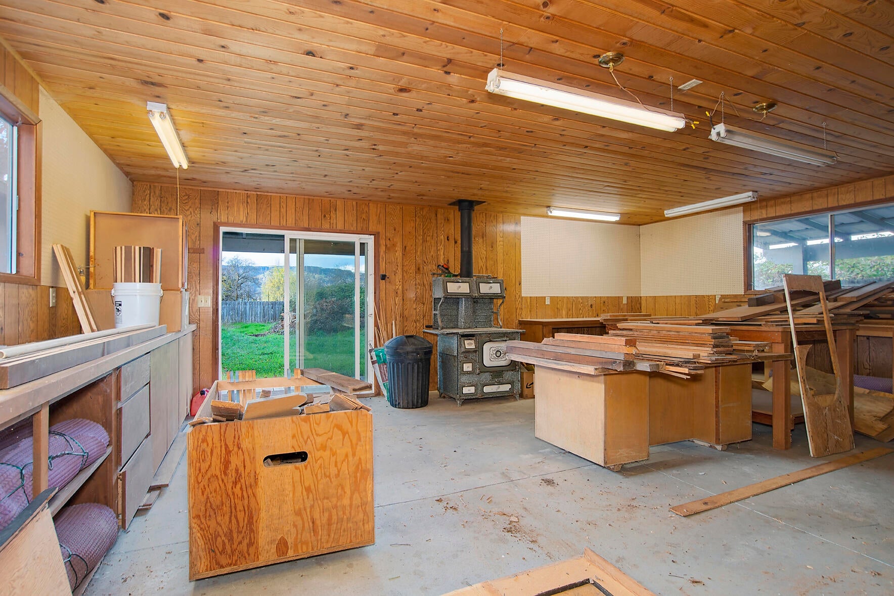 9906 Table Rock Road White City, OR 97503 - Photo 18 of 32 detached wood shop