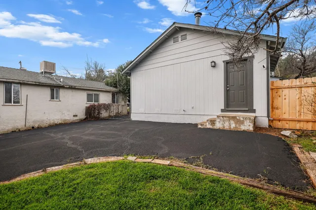 $289,950 | 3443 West Street, Redding, CA 96001