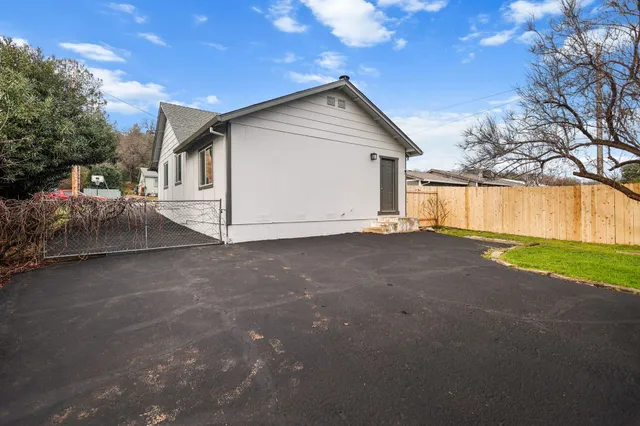 $289,950 | 3443 West Street, Redding, CA 96001