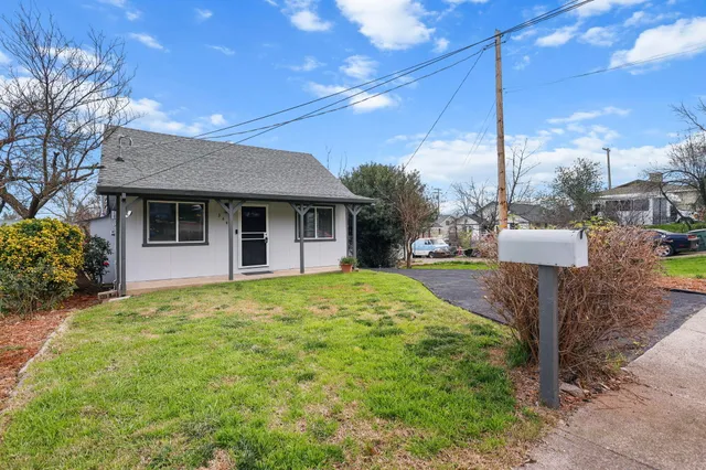 $289,950 | 3443 West Street, Redding, CA 96001