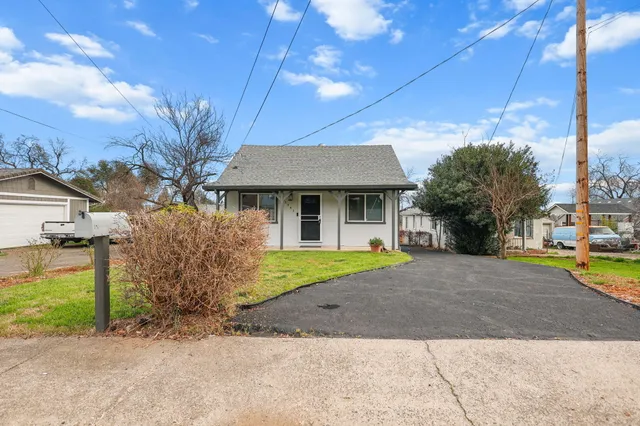 $289,950 | 3443 West Street, Redding, CA 96001