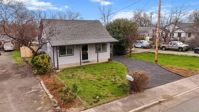 $289,950 | 3443 West Street, Redding, CA 96001
