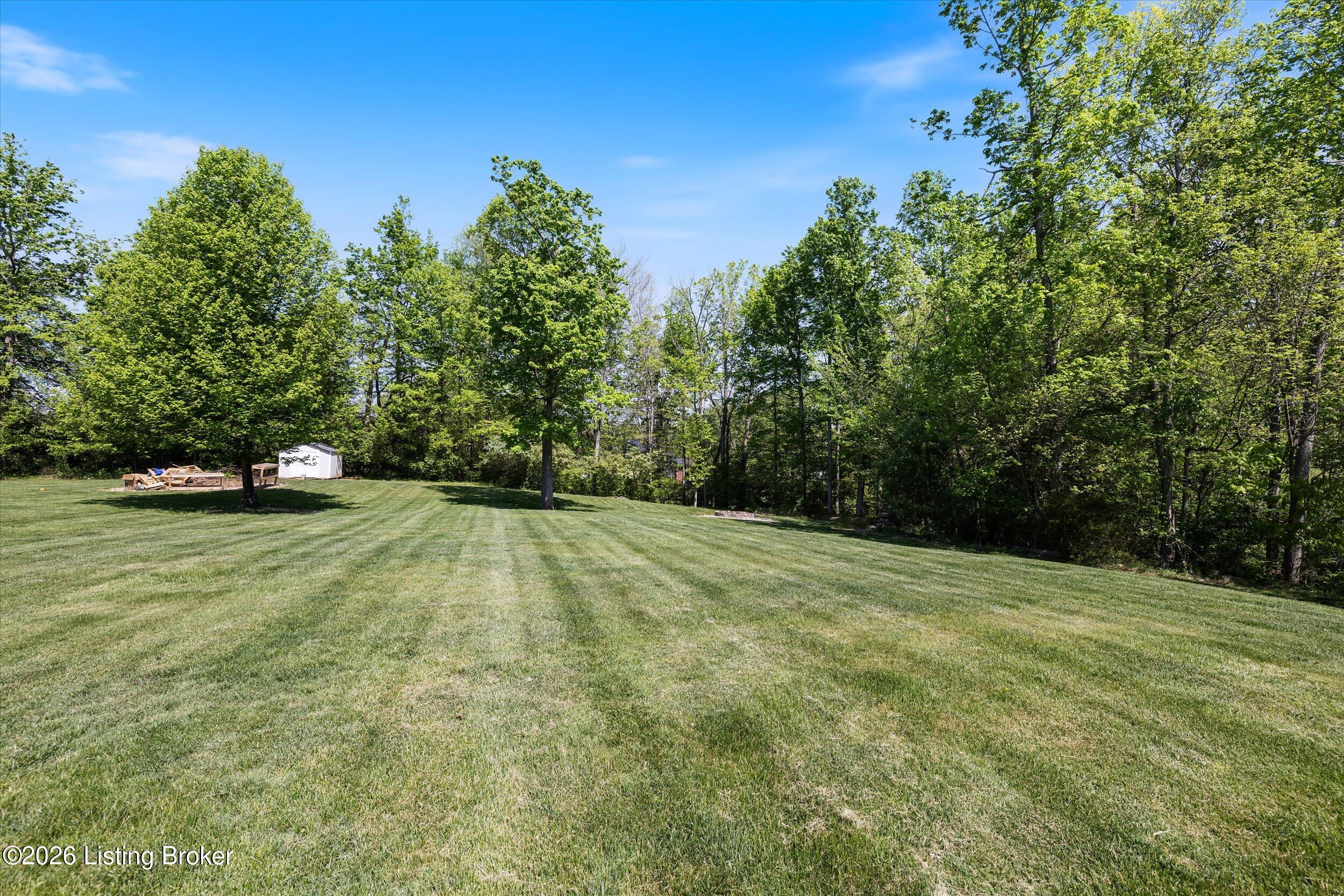 Great back yard for entertaining.