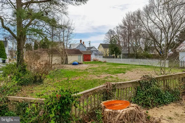 a view of a big yard with a house