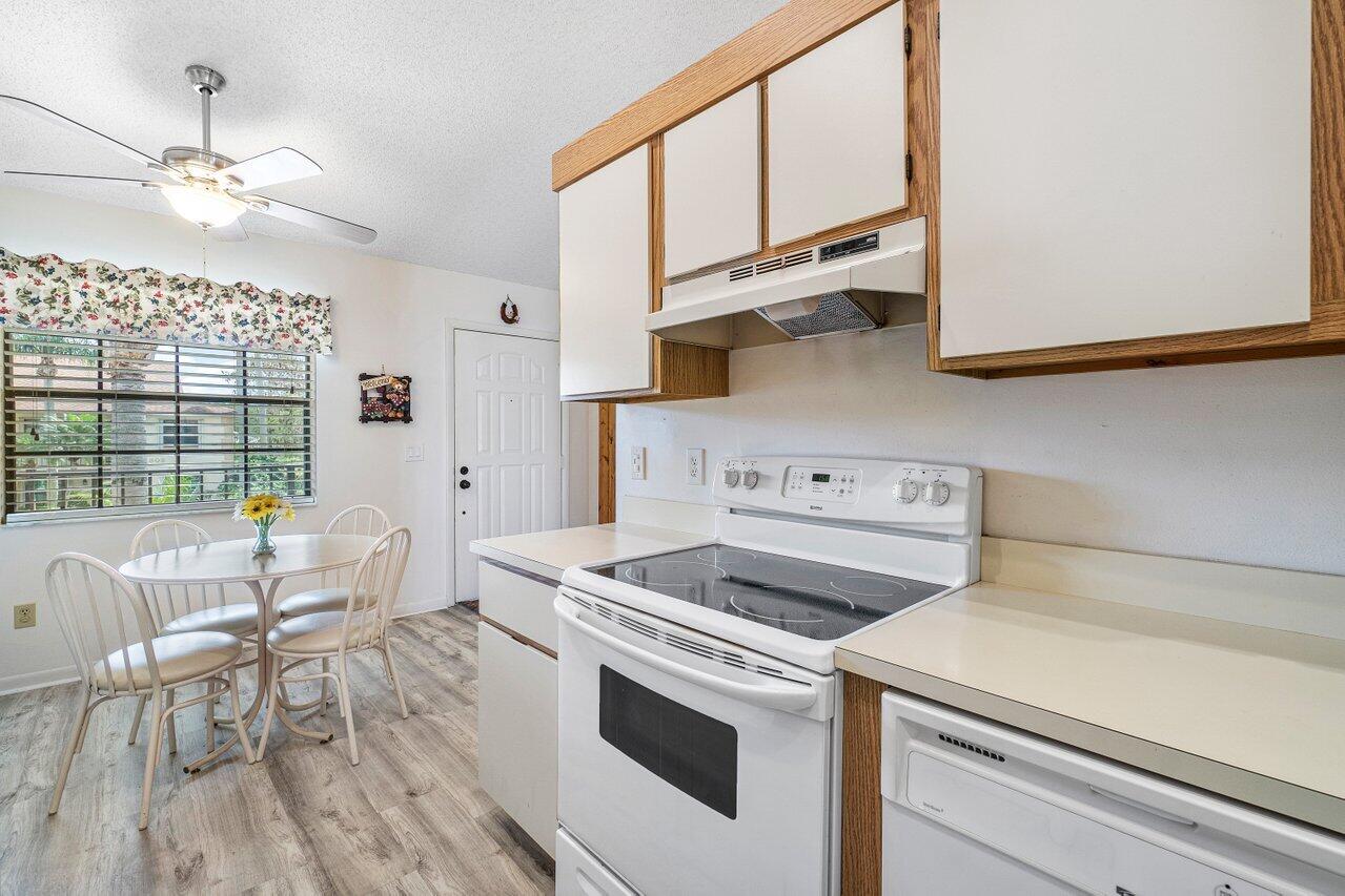 1402 Pinecrest Circle, Unit C Jupiter, FL 33458 - Photo 7 of 27 Kitchen