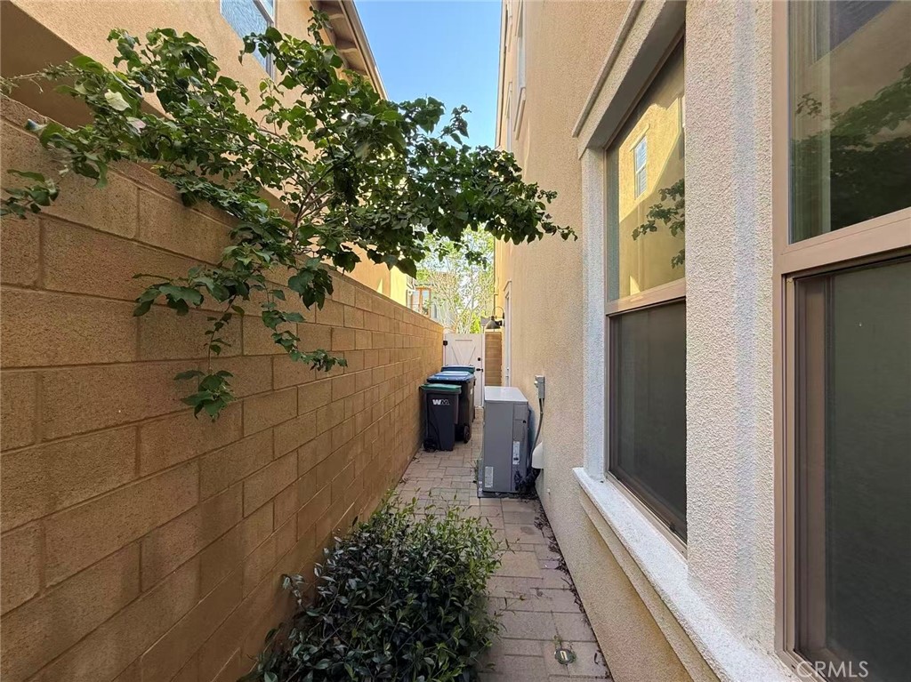 130 Follyhatch Irvine, CA 92618 - Photo 7 of 8 a bathroom with a toilet