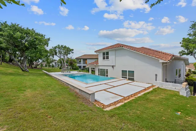 a view of a back yard of the house