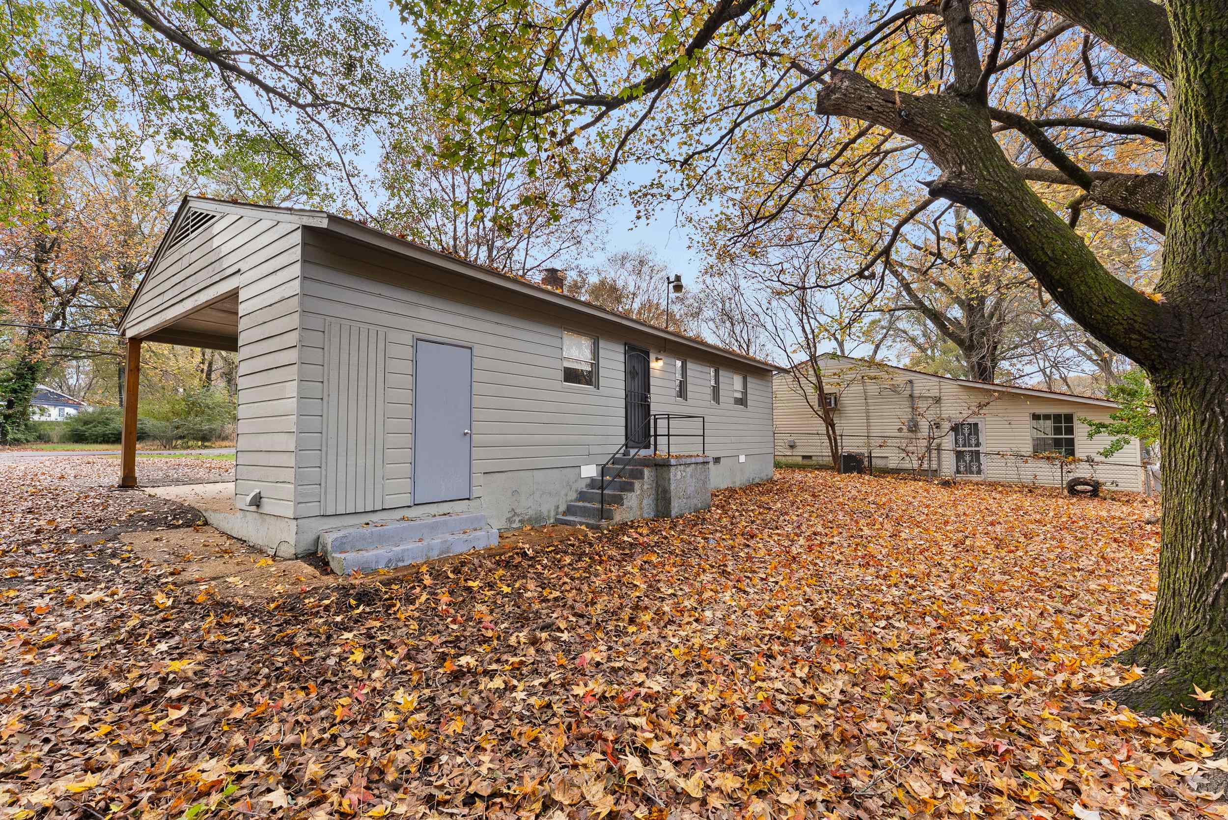 686 Delta Road Memphis, TN 38109 - Photo 23 of 24 a backyard of a house with large trees