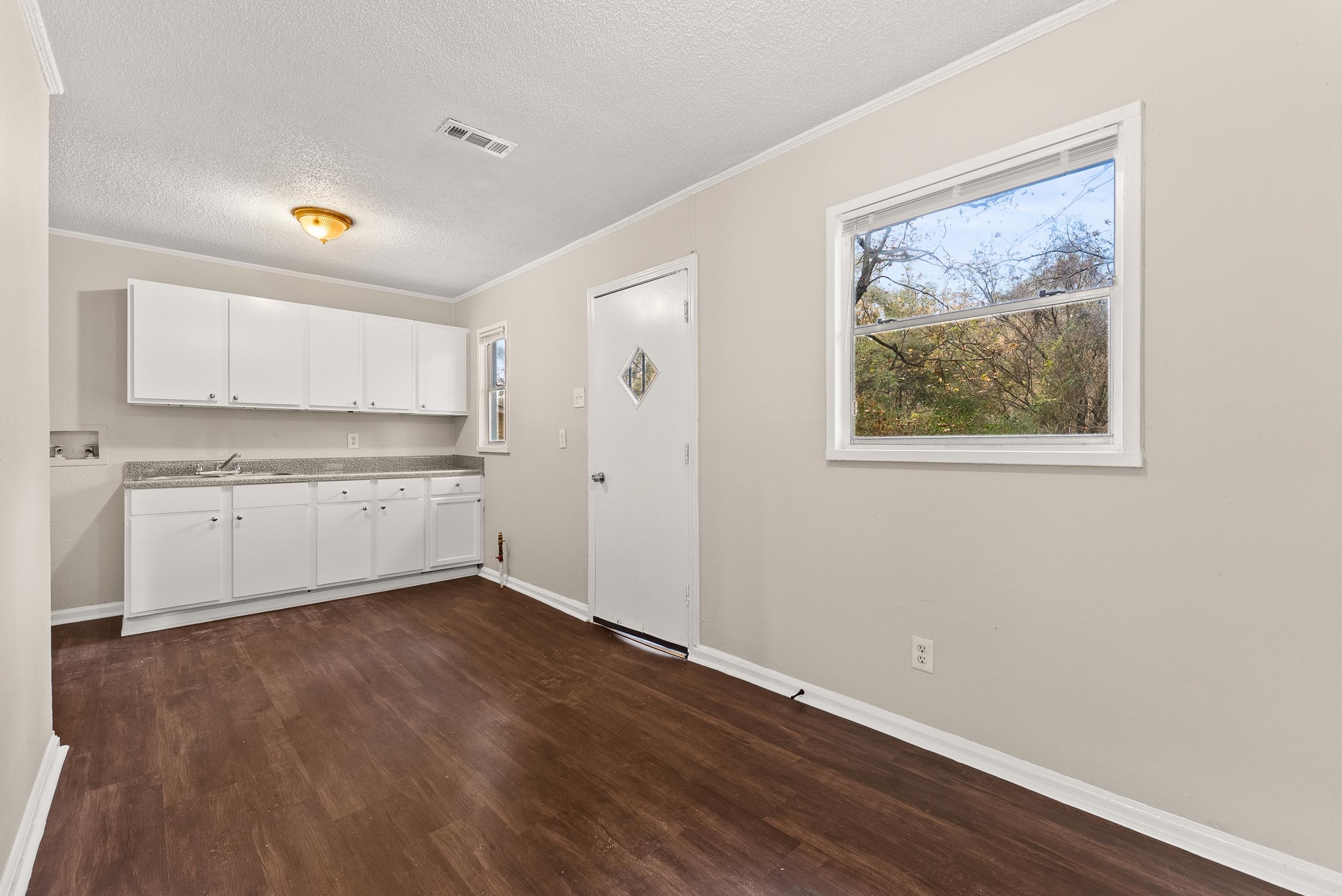 686 Delta Road Memphis, TN 38109 - Photo 6 of 24 a view of kitchen with wooden floor and electronic appliances
