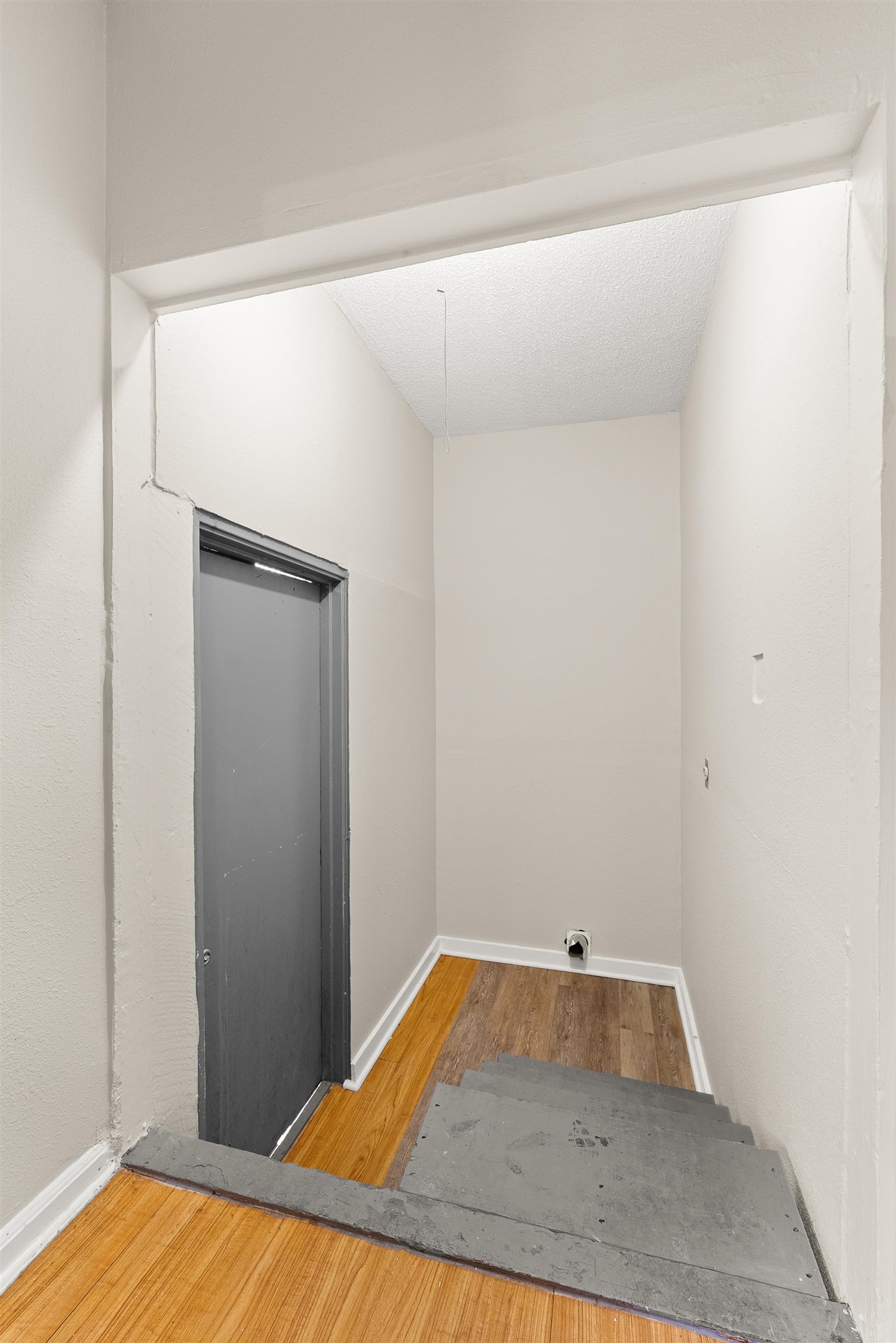 686 Delta Road Memphis, TN 38109 - Photo 8 of 24 a view of a room with wooden floor