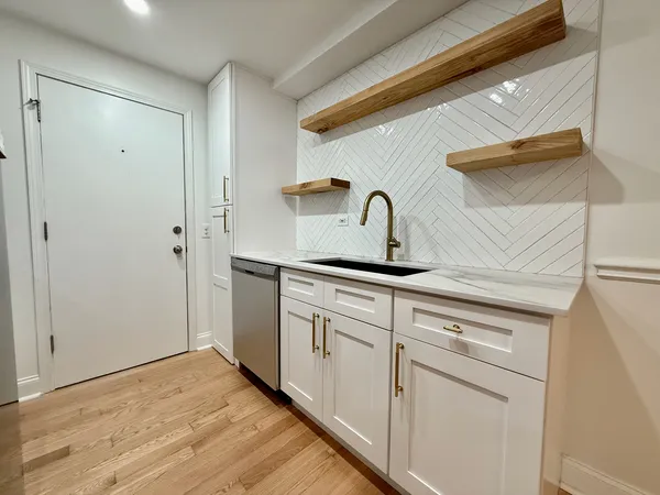 $199,000 | 5037 North East River Road, Unit 1B, Norridge, IL 60706