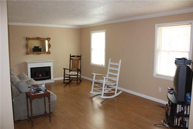 347 Half Pone Road Erin, TN 37061 - Photo 4 of 19 Bright and Spacious Living Room