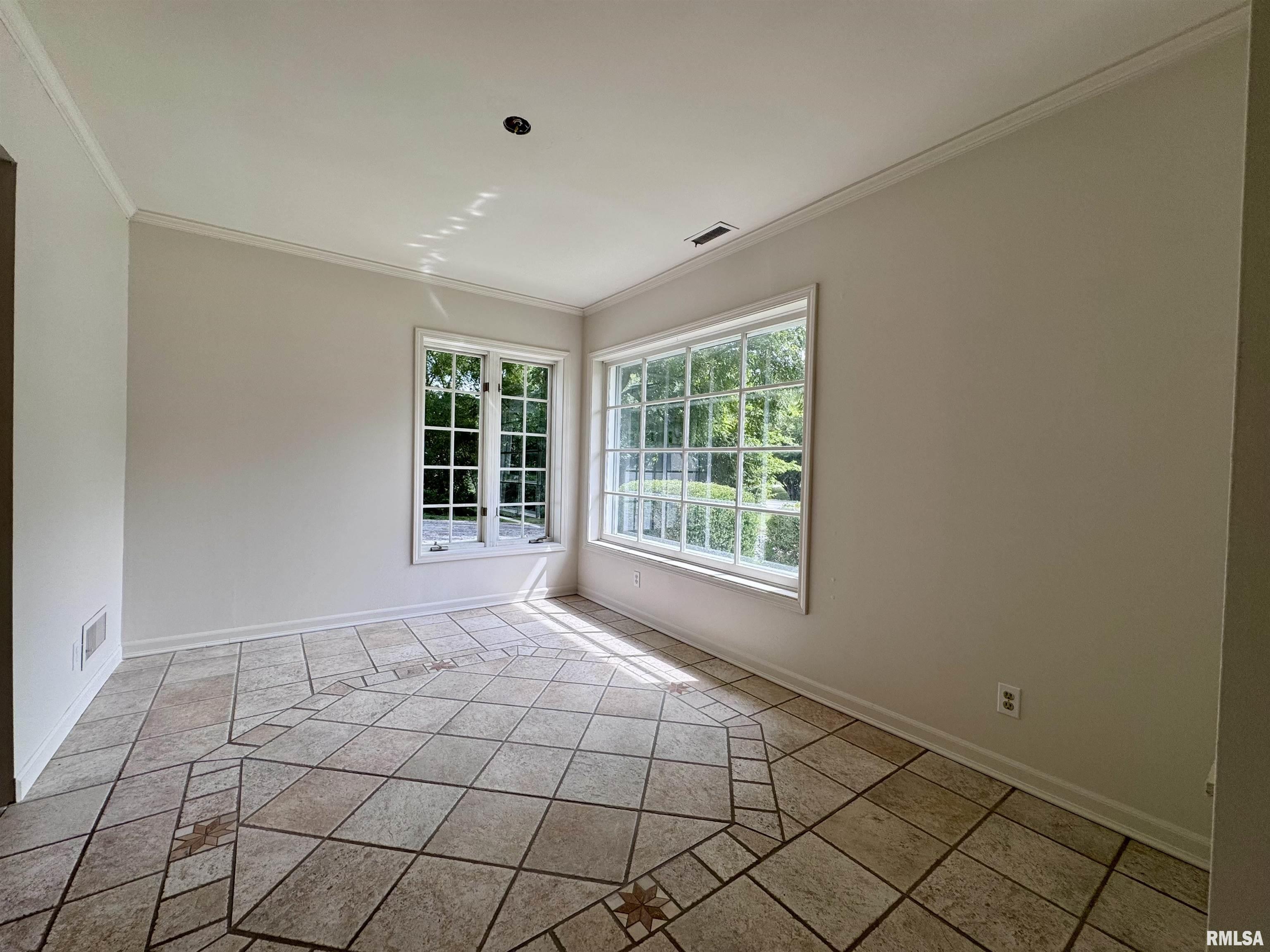12740 North 1050th Road Macomb, IL 61455 - Photo 5 of 43 Gallery Image 5