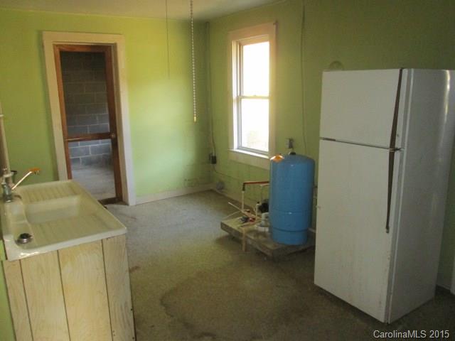 1700 Queentown Road Canton, NC 28716 - Photo 14 of 23