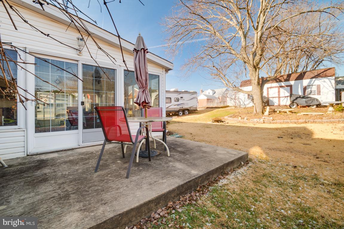 8504 Bassett Road Baltimore, MD 21237 - Photo 32 of 35 a view of a outdoor space with a table and chairs