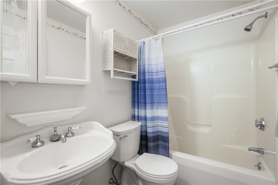 40 Charlene Avenue Westerly, RI 02891 - Photo 16 of 30 Full Bath w/tub