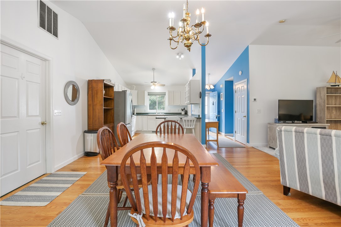 40 Charlene Avenue Westerly, RI 02891 - Photo 8 of 30 Dining area