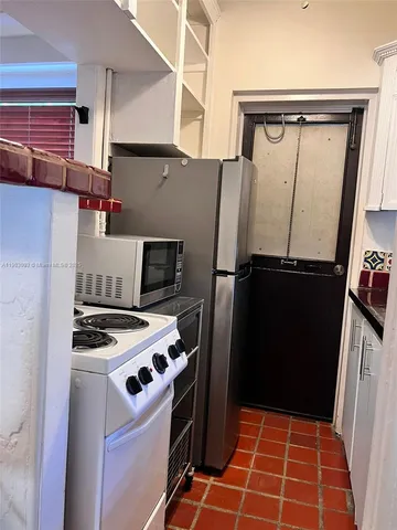 $2,400 | 1301 Milan Avenue, Unit 1, Coral Gables, FL 33134