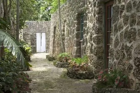 $2,400 | 1301 Milan Avenue, Unit 1, Coral Gables, FL 33134