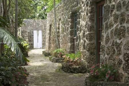 1301 Milan Avenue, Unit 1 Coral Gables, FL 33134 - Photo 5 of 36