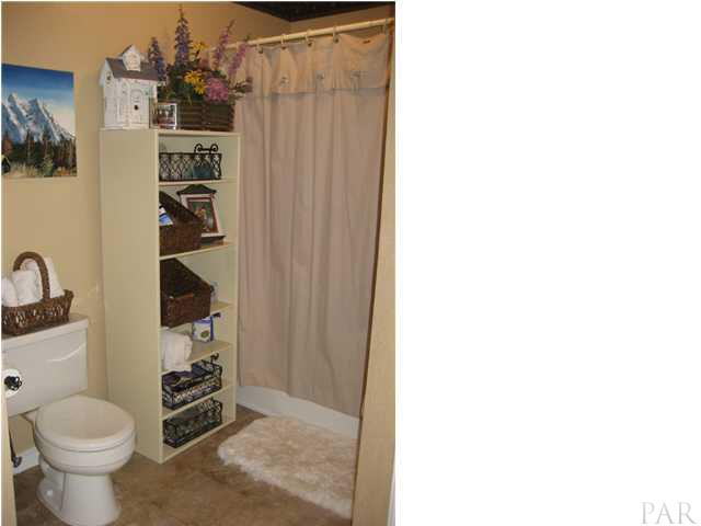 5861 Admirals Road Milton, FL 32583 - Photo 13 of 24 Master bath