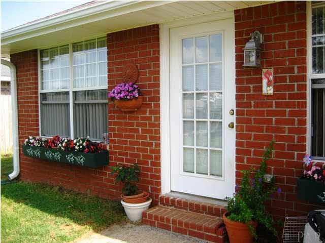 5861 Admirals Road Milton, FL 32583 - Photo 19 of 24 Darling back patio - flower boxes stay!