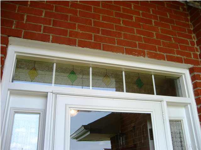 5861 Admirals Road Milton, FL 32583 - Photo 23 of 24 Nice stained glass accents