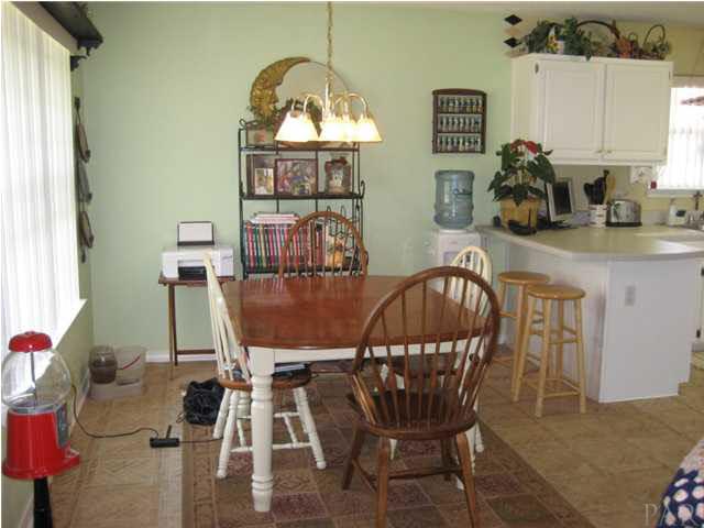 5861 Admirals Road Milton, FL 32583 - Photo 6 of 24 Dining area