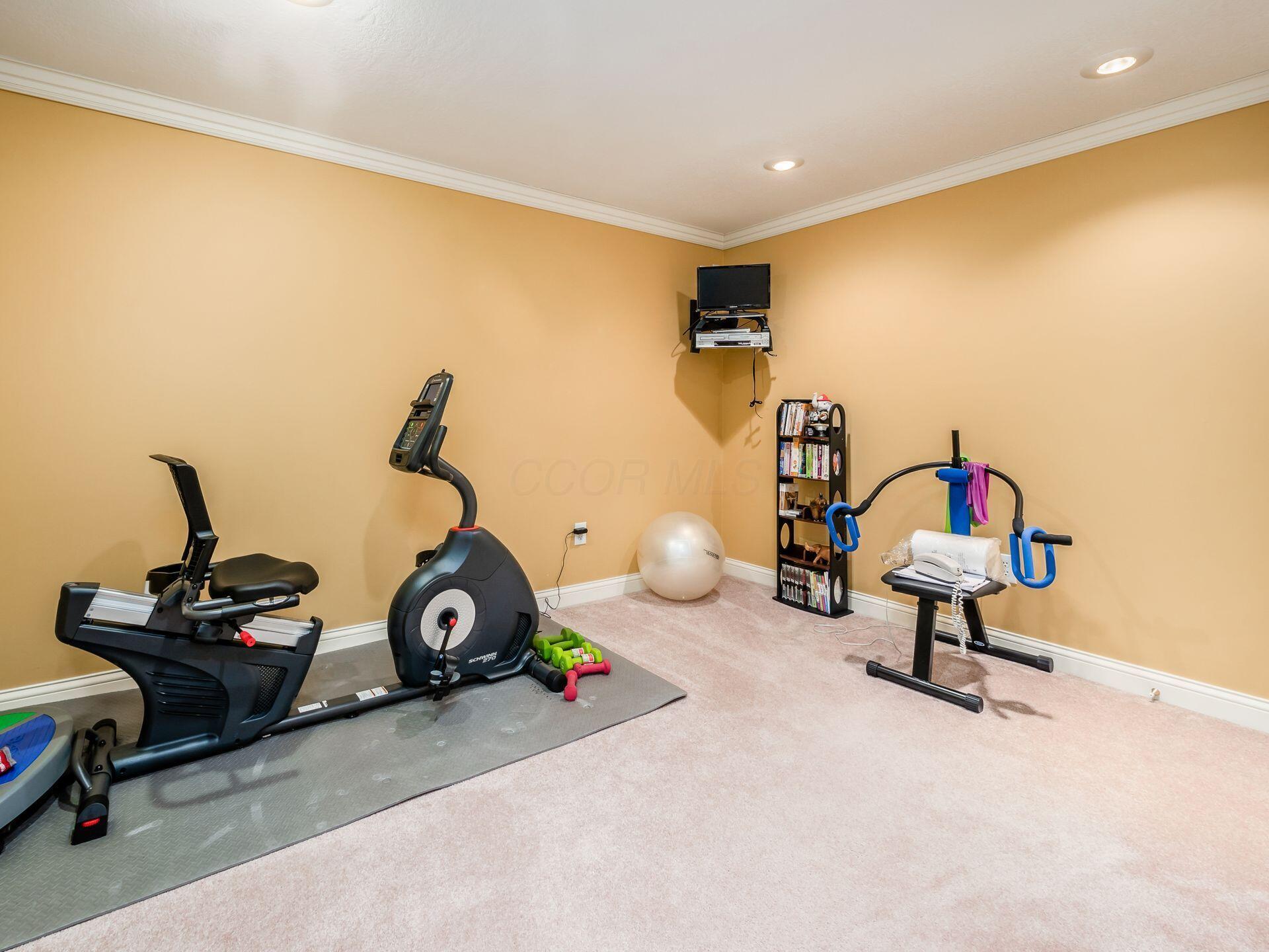 532 Old Farm Road Columbus, OH 43213 - Photo 58 of 75 Exercise Area
