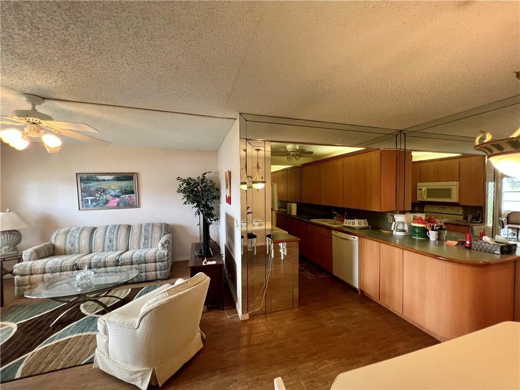 1054 Cornwall C, Unit 1054 Boca Raton, FL 33434 - Photo 9 of 22 Photo 9