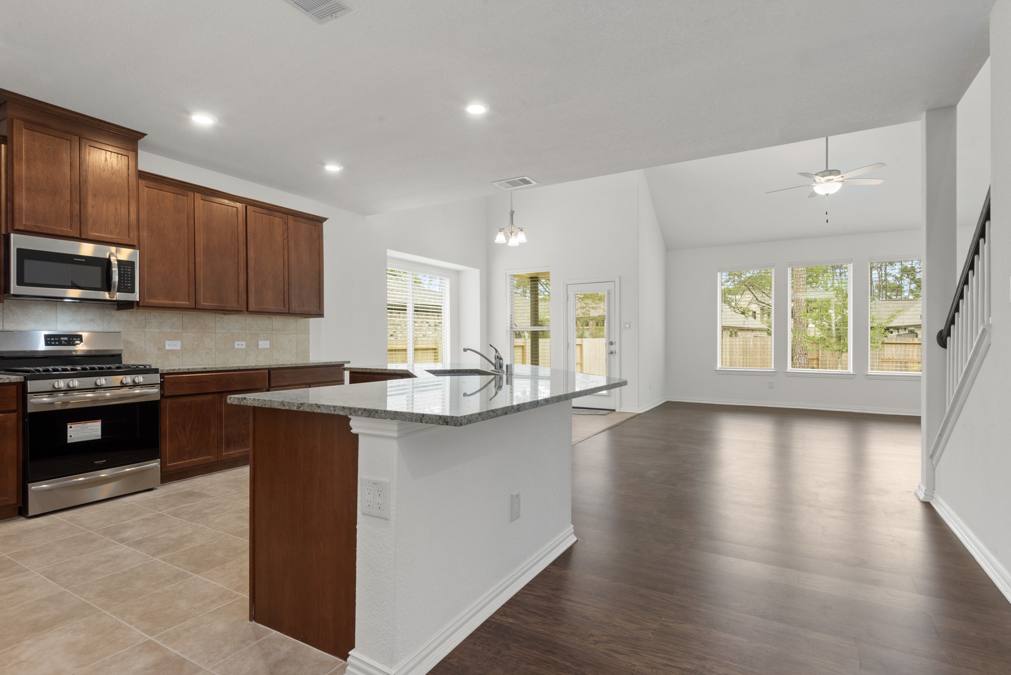 236 Scarlet Maple Way Willis, TX 77318 - Photo 9 of 30