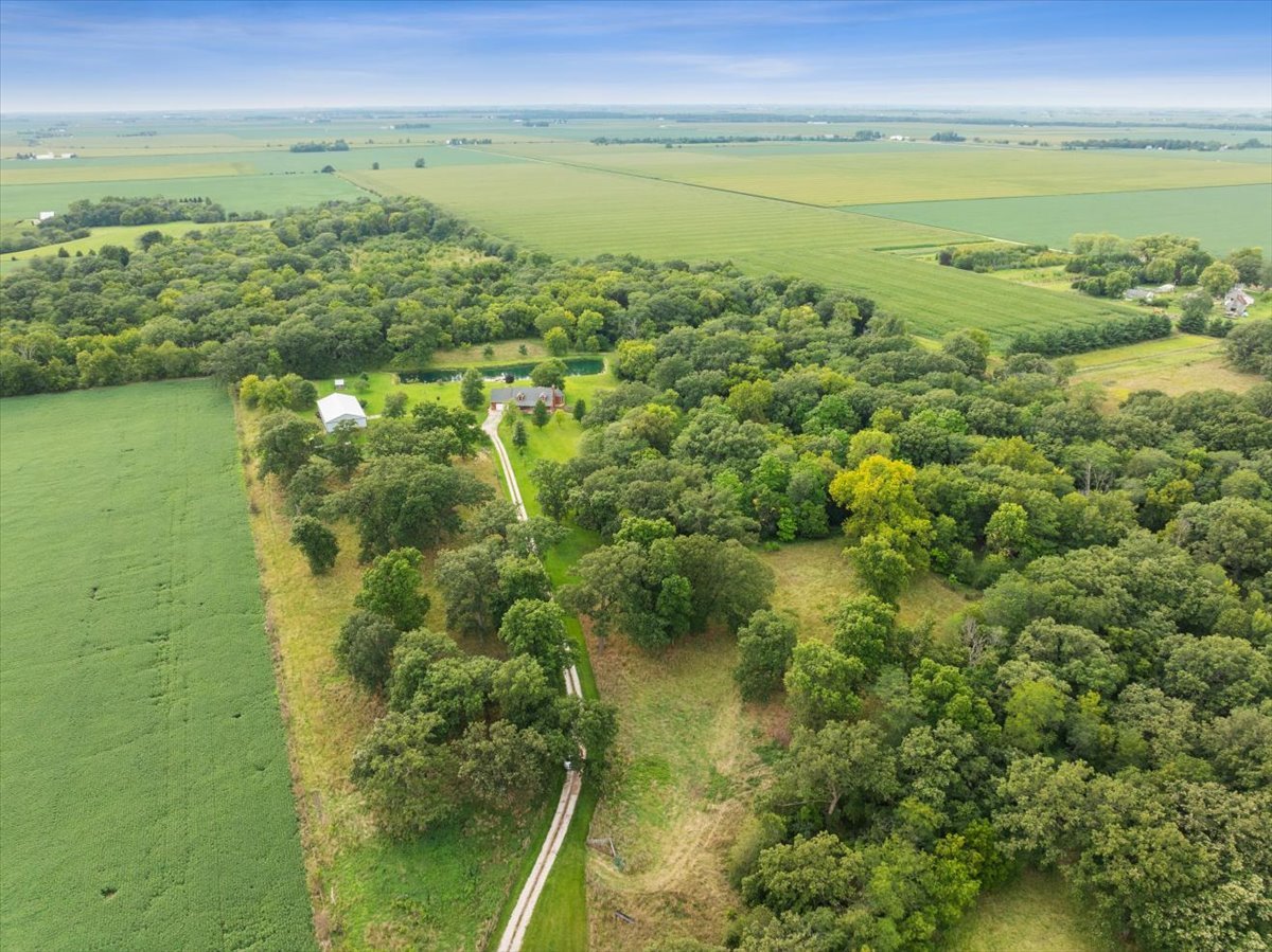24403 North 750 E Road Pontiac, IL 61764 - Photo 46 of 54 a view of an ocean view and mountain