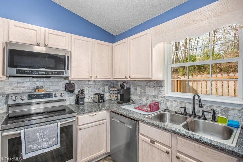 2886 WaterStone Loop High Point, NC 27265 - Photo 5 of 14