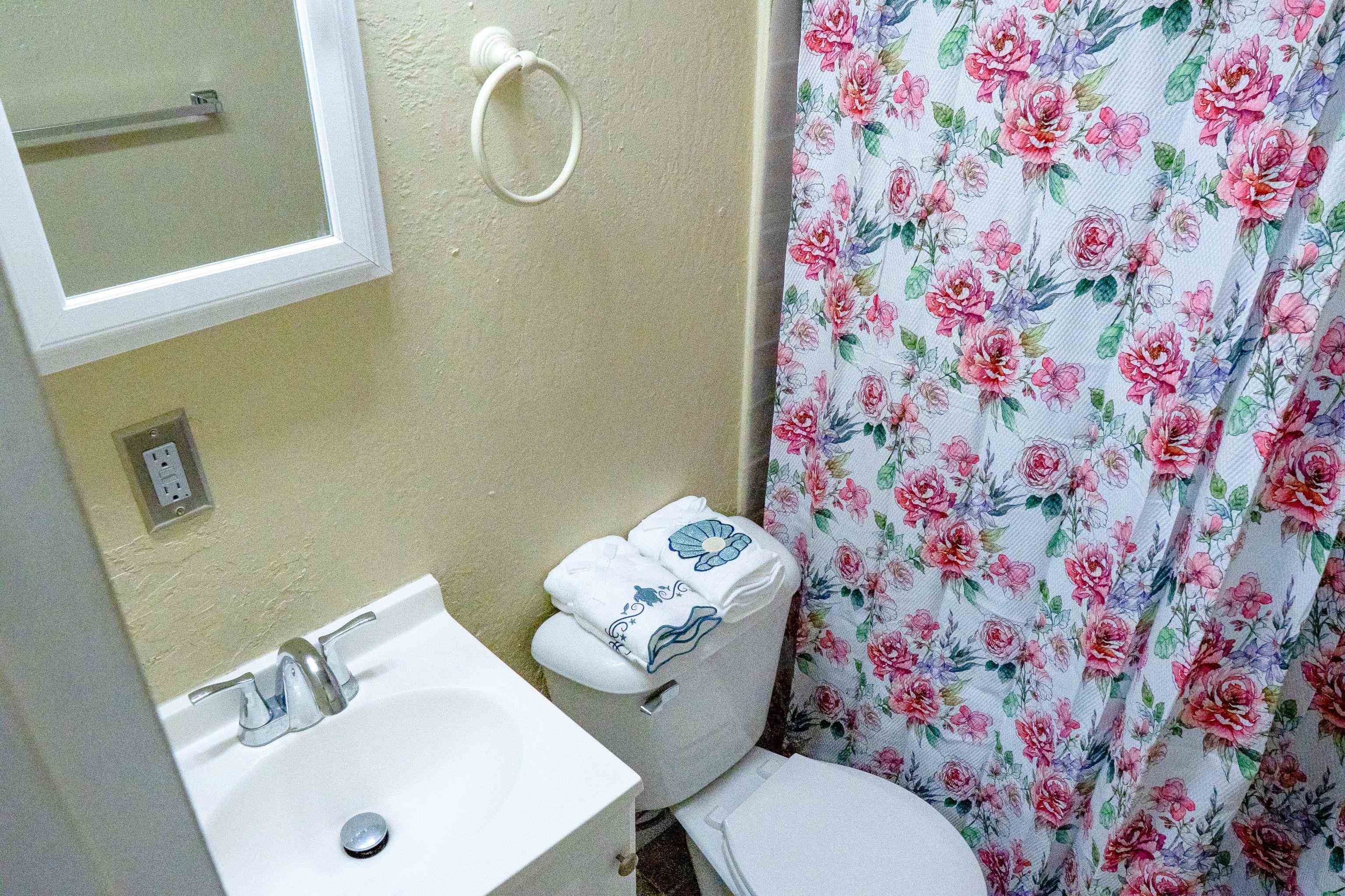 3676 Lower Honoapiilani Road, Unit C301 Lahaina, HI 96761 - Photo 32 of 49 a bathroom with a sink mirror and toilet
