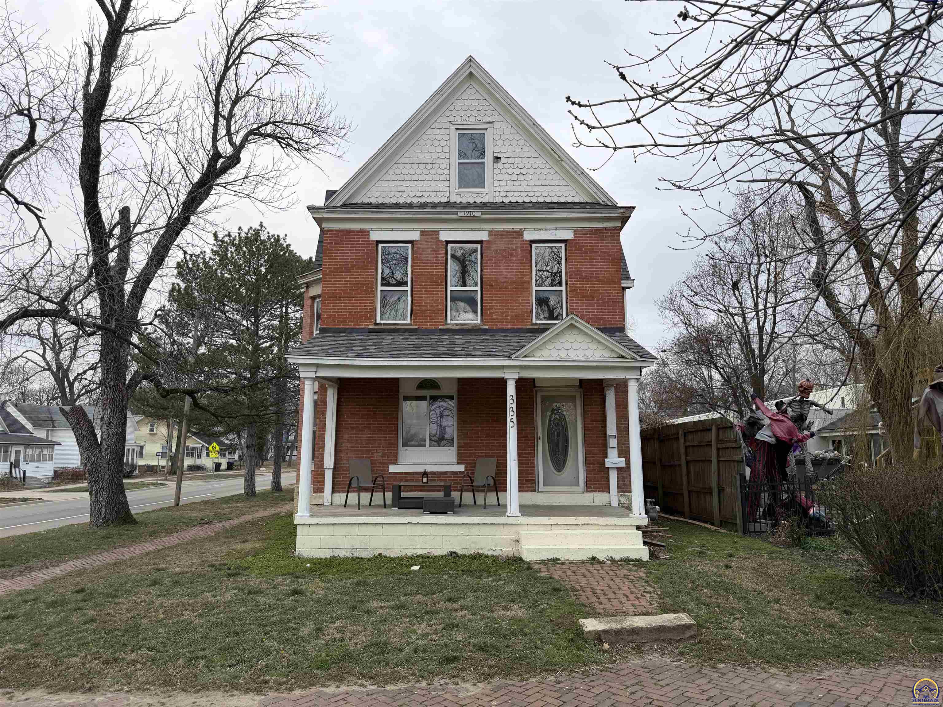 335 Southwest Western Avenue Topeka, KS 66606 - Photo 1 of 22