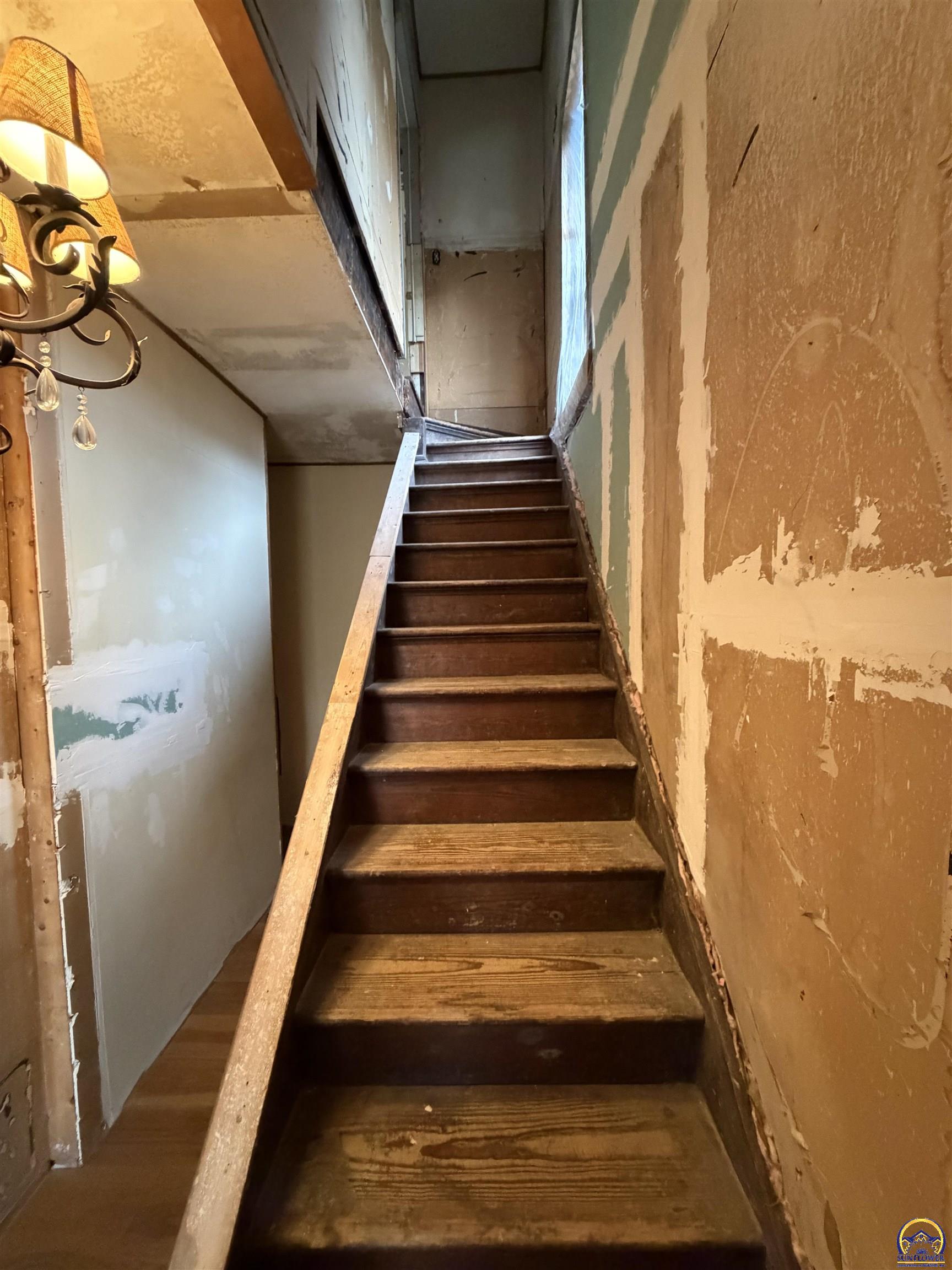 335 Southwest Western Avenue Topeka, KS 66606 - Photo 14 of 22