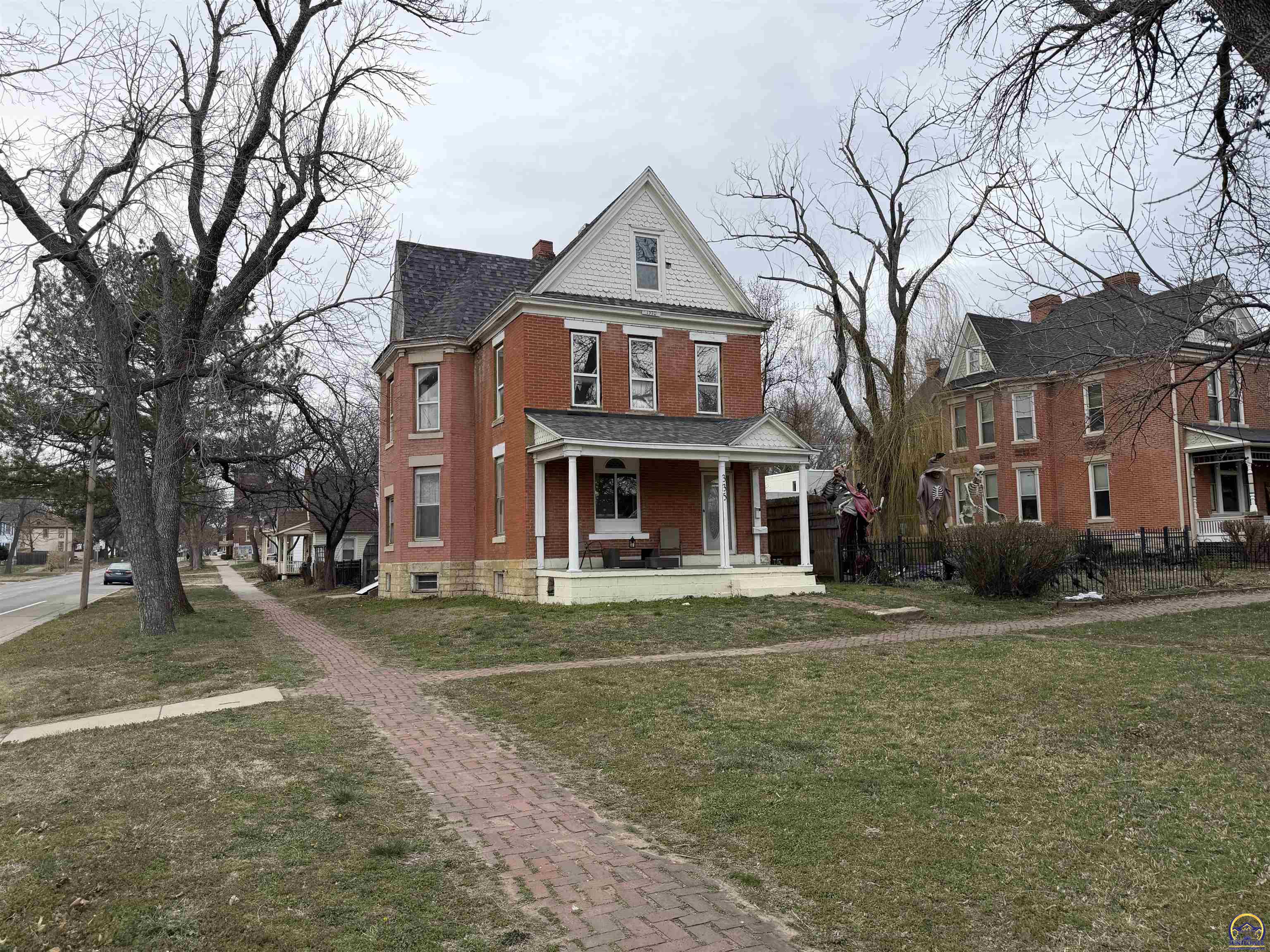 335 Southwest Western Avenue Topeka, KS 66606 - Photo 2 of 22