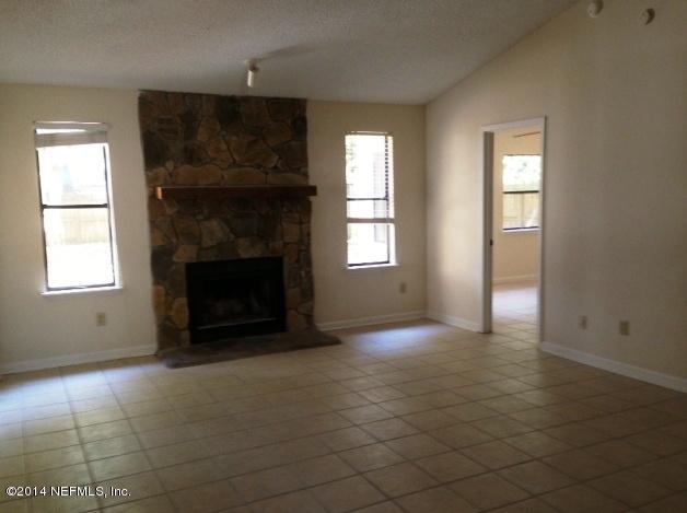12885 Beaubien Road Jacksonville, FL 32258 - Photo 3 of 10 Living room