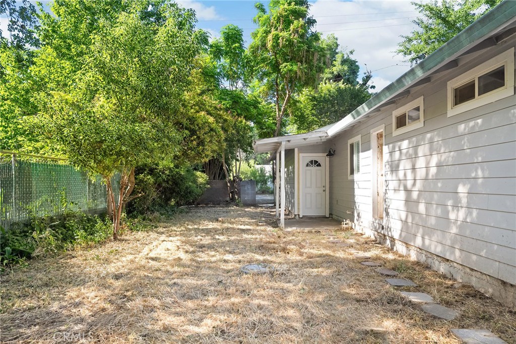 1131 Stewart Avenue Chico, CA 95926 - Photo 43 of 51 a front view of a house with a garden
