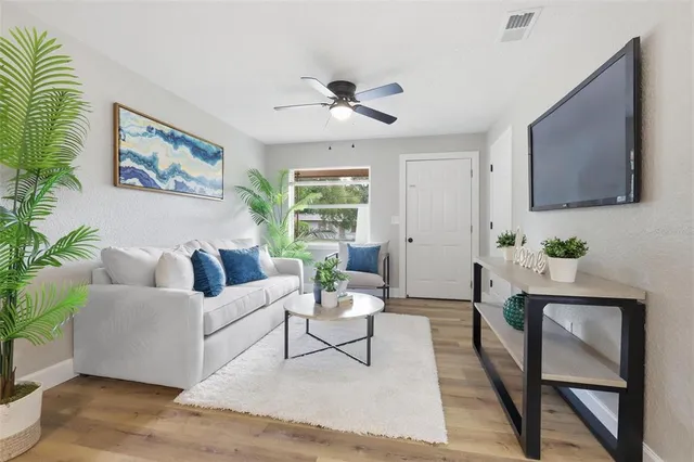 $239,900 | 225 West Volusia Avenue, Deland, FL 32720