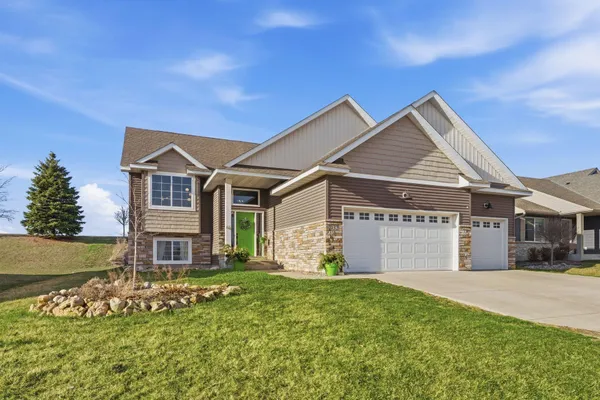 $485,000 | 932 Forest Edge Drive, Jordan, MN 55352