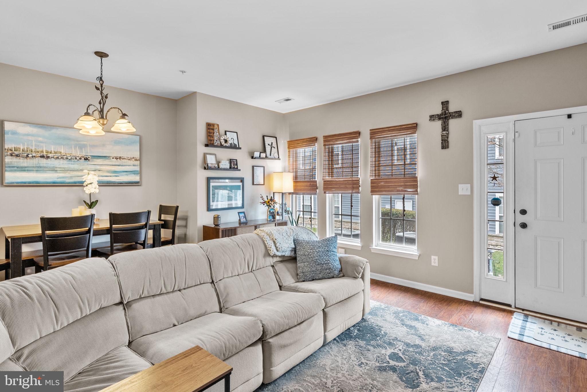 22 Teal Court Riverside, NJ 08075 - Photo 3 of 20 Bright and airy Living