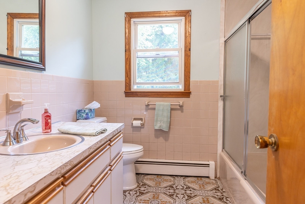 59 Mountain Road Holyoke, MA 01040 - Photo 18 of 40