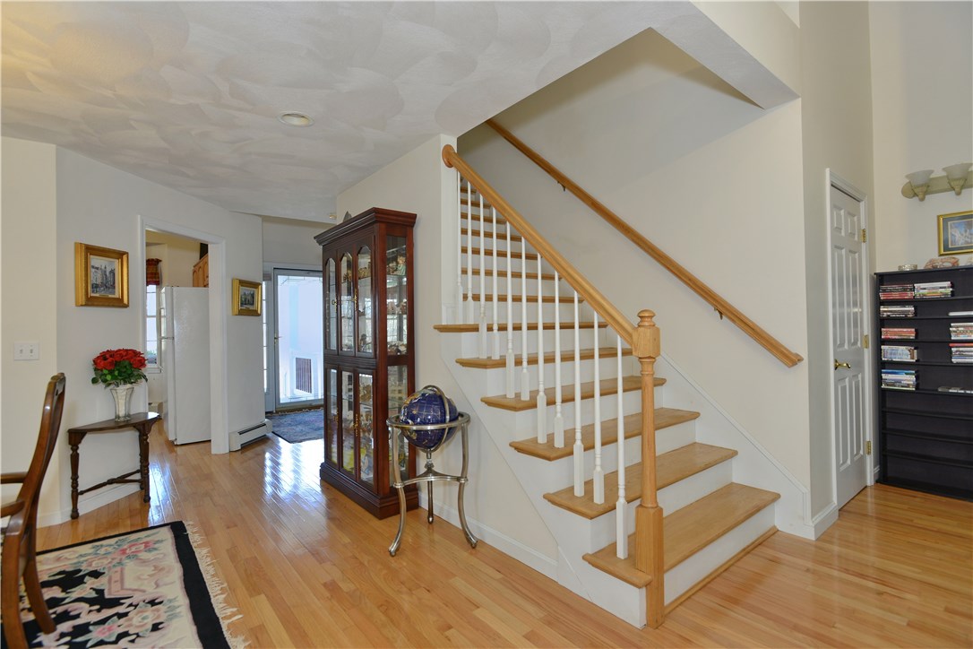 32 Blueberry Hill Road Woonsocket, RI 02895 - Photo 3 of 31