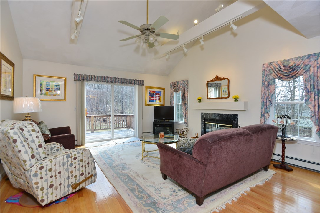 32 Blueberry Hill Road Woonsocket, RI 02895 - Photo 9 of 31